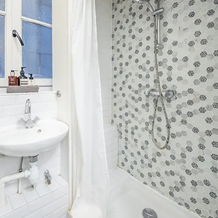 Appartamento De Charme Au Coeur Du Marais Parigi